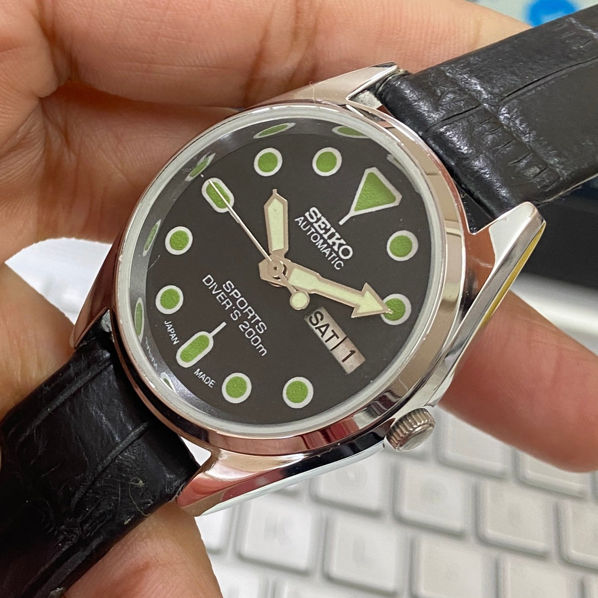 Vintage MOD Seiko 5 Automatic 17 Jewels Cal. 6309 Black Face Black Band Day-Date Men's Wrist Watch D44