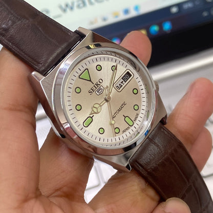 Vintage Seiko 5 Automatic 17 Jewels Cal. 6309 Silver Face Brown Band Day-Date Men's Wrist Watch D47