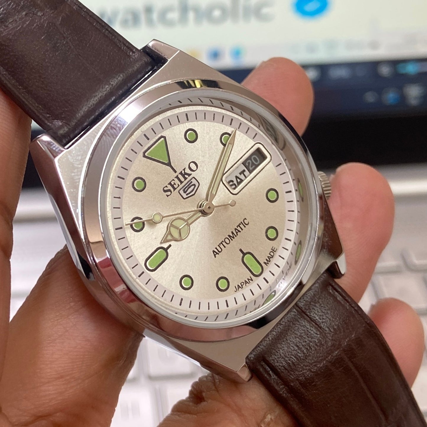 Vintage Seiko 5 Automatic 17 Jewels Cal. 6309 Silver Face Brown Band Day-Date Men's Wrist Watch D47