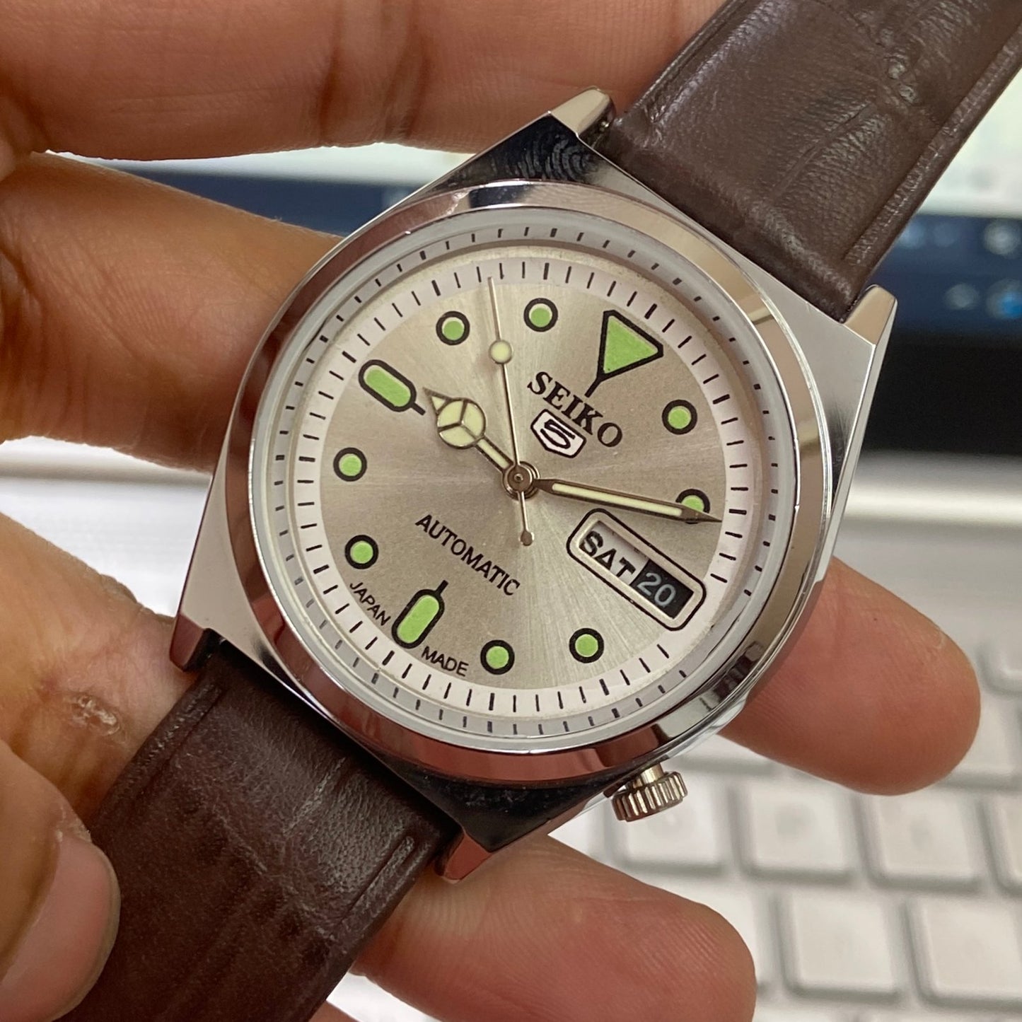 Vintage Seiko 5 Automatic 17 Jewels Cal. 6309 Silver Face Brown Band Day-Date Men's Wrist Watch D47