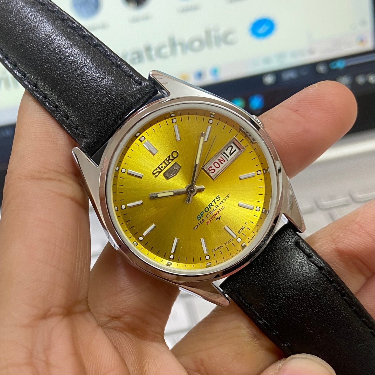 Vintage Seiko 5 Automatic Yellow Face Cal. 6349 Day-Date 23 Jewels Black Band Men's Wrist Watch D50