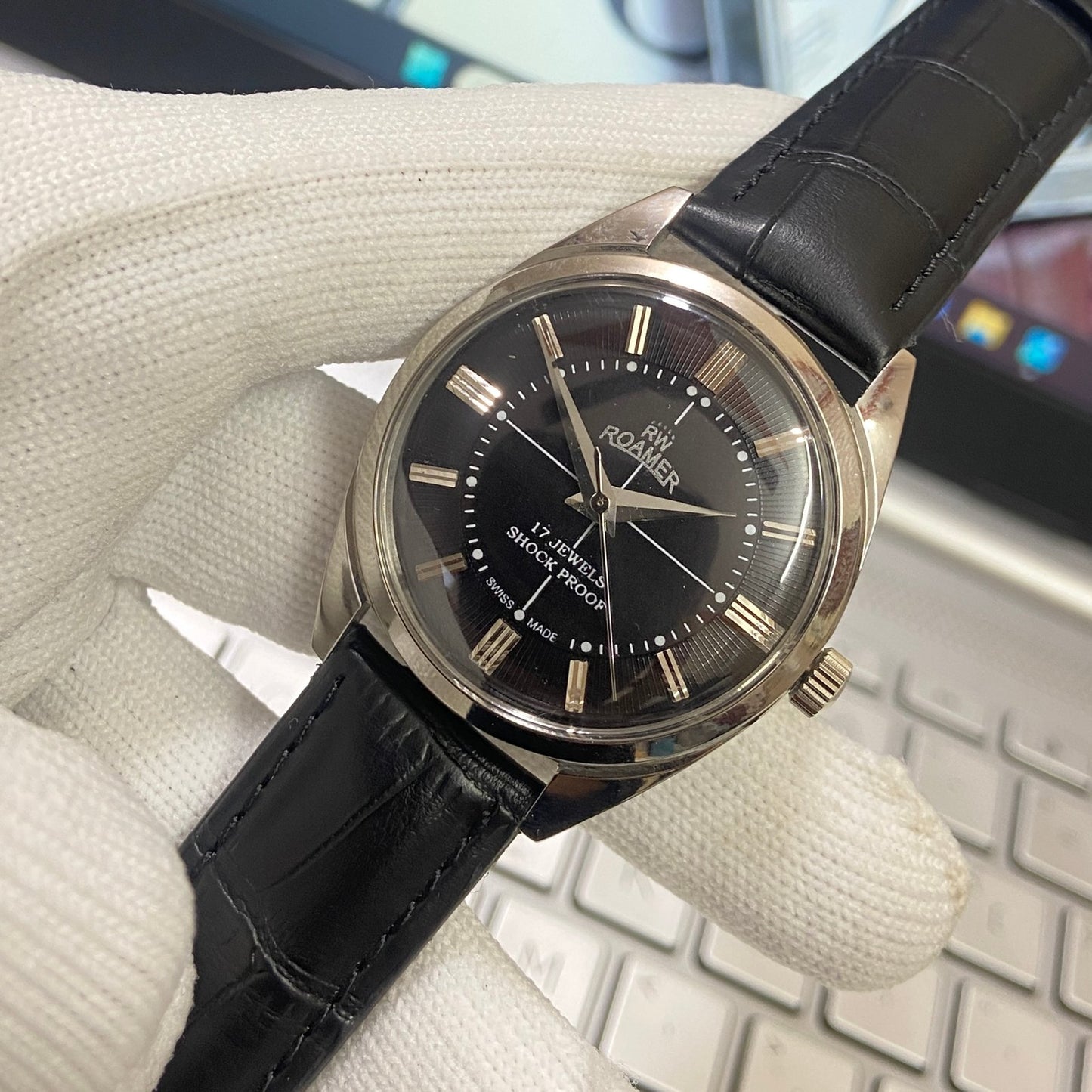 Vintage Roamer Black Face Silver Case Mechanical Hand Winding 17 jewels Black Leather Strap Men's Wrist Watch D53