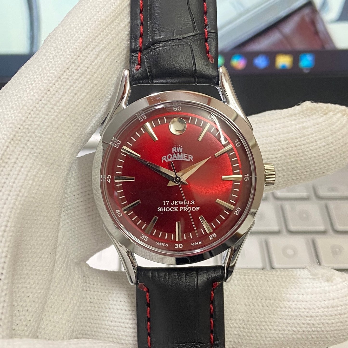 Vintage Roamer Red Face Silver Case Mechanical Hand Winding 17 jewels Black Leather Strap Men's Wrist Watch D55
