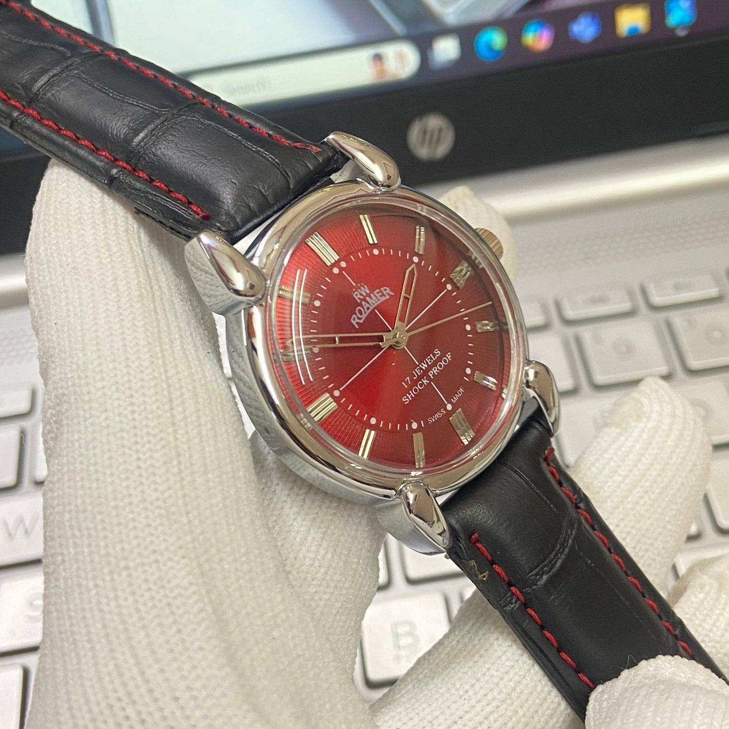 Vintage Roamer Red Face Silver Case Mechanical Hand Winding 17 jewels Black Leather Strap Men's Wrist Watch D55