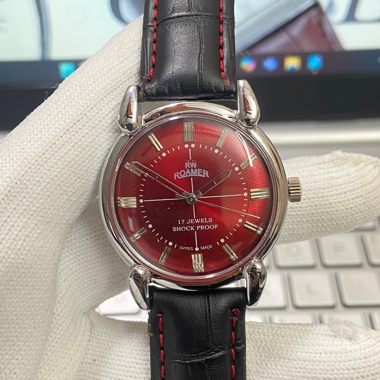 Vintage Roamer Red Face Silver Case Mechanical Hand Winding 17 jewels Black Leather Strap Men's Wrist Watch D55