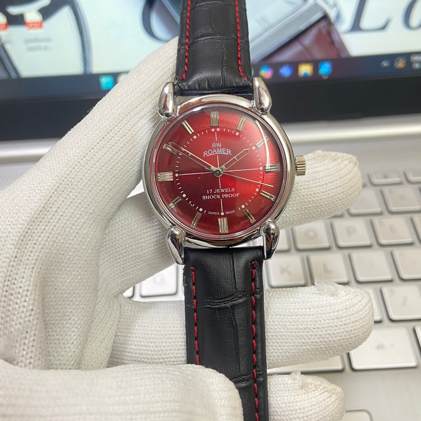 Vintage Roamer Red Face Silver Case Mechanical Hand Winding 17 jewels Black Leather Strap Men's Wrist Watch D55