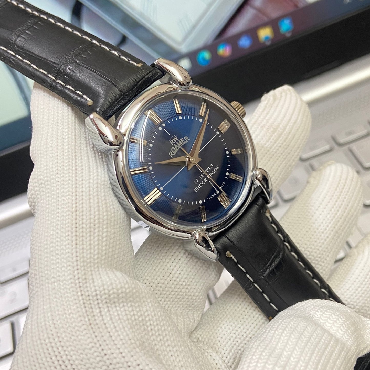 Vintage Roamer Blue Face Silver Case Mechanical Hand Winding 17 jewels Black Leather Strap Men's Wrist Watch D56