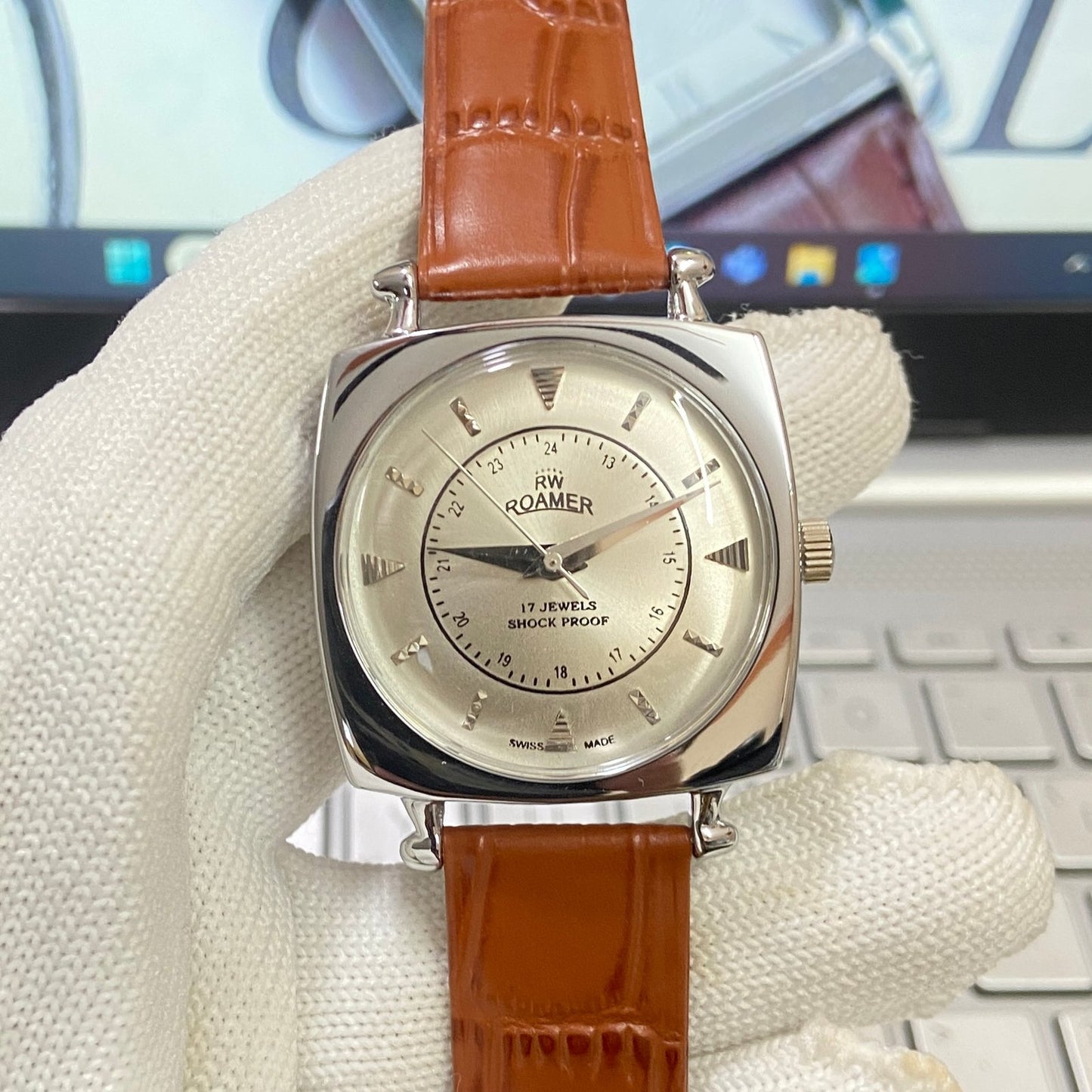Vintage Roamer silver Face Silver Case Mechanical Hand Winding 17 jewels Brown Leather Strap Men's Wrist Watch D57