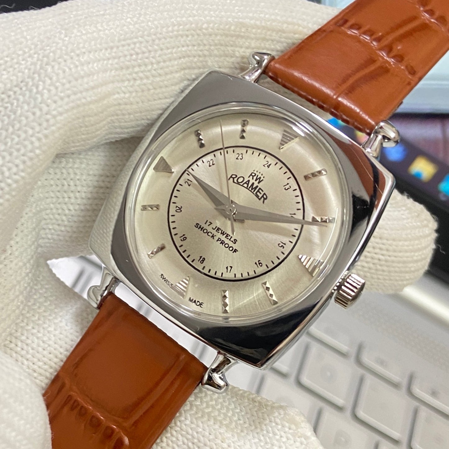 Vintage Roamer silver Face Silver Case Mechanical Hand Winding 17 jewels Brown Leather Strap Men's Wrist Watch D57