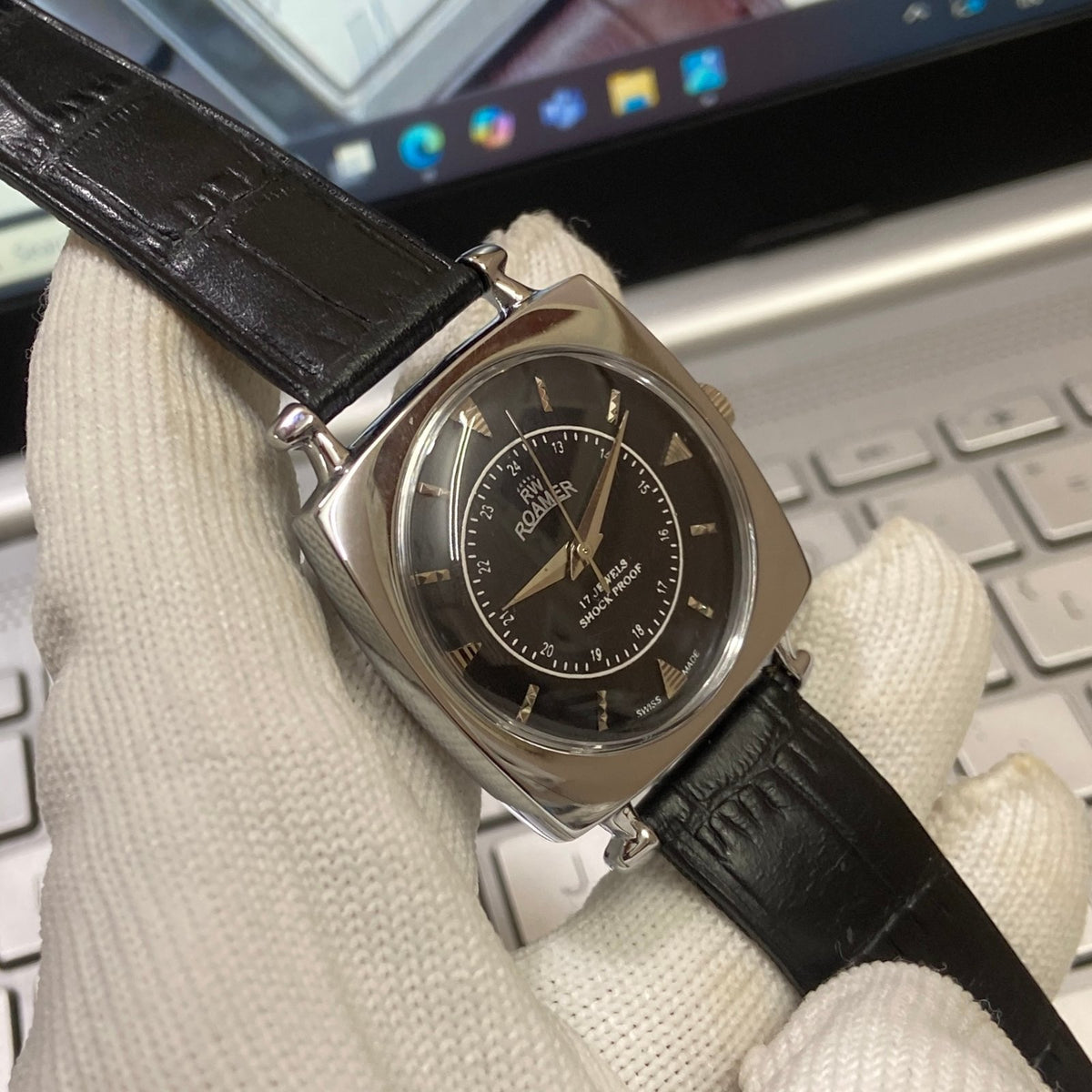 Vintage Mod Roamer Black Face Silver Case Mechanical Hand Winding 17 jewels Black Leather Strap Men's Wrist Watch D60