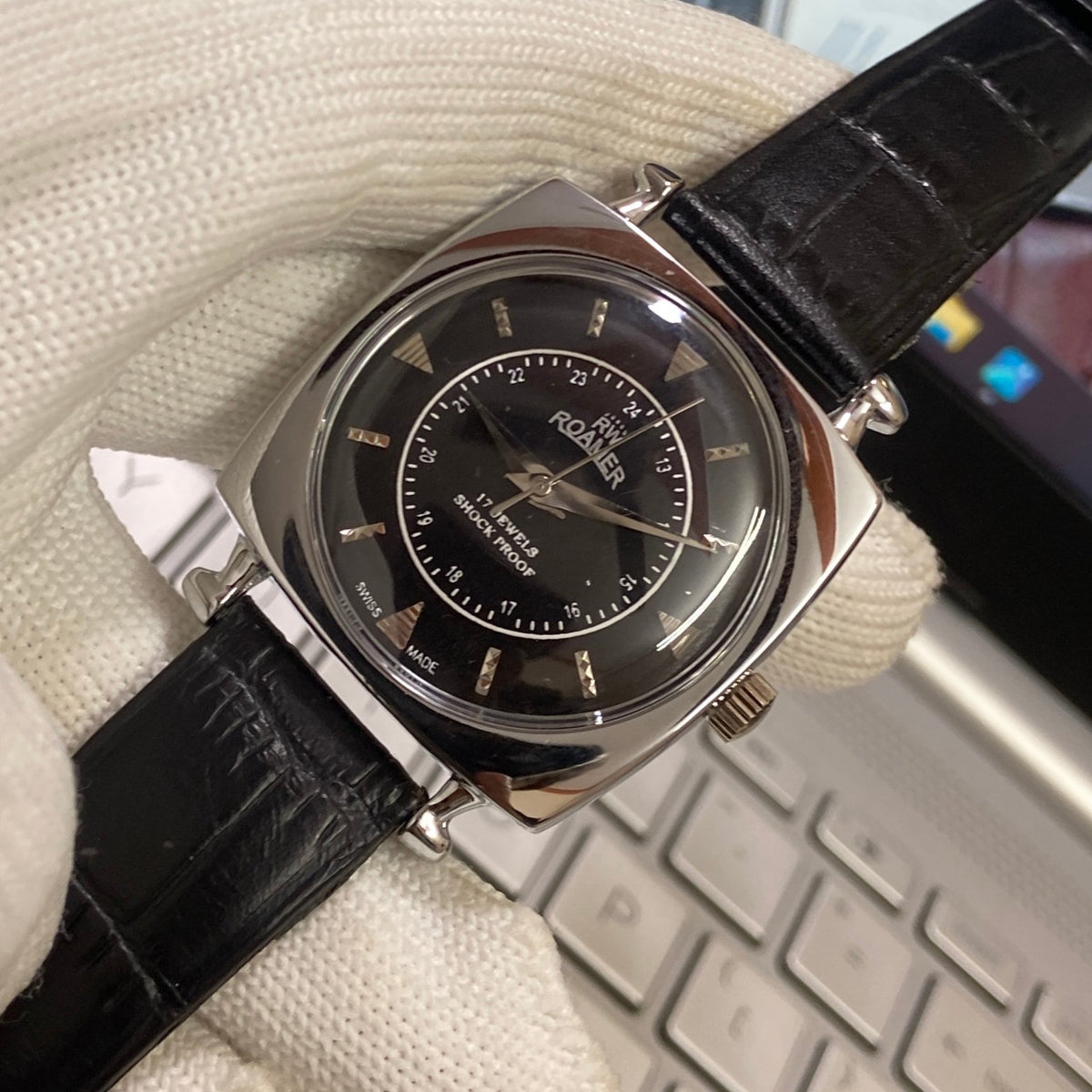 Vintage Mod Roamer Black Face Silver Case Mechanical Hand Winding 17 jewels Black Leather Strap Men's Wrist Watch D60
