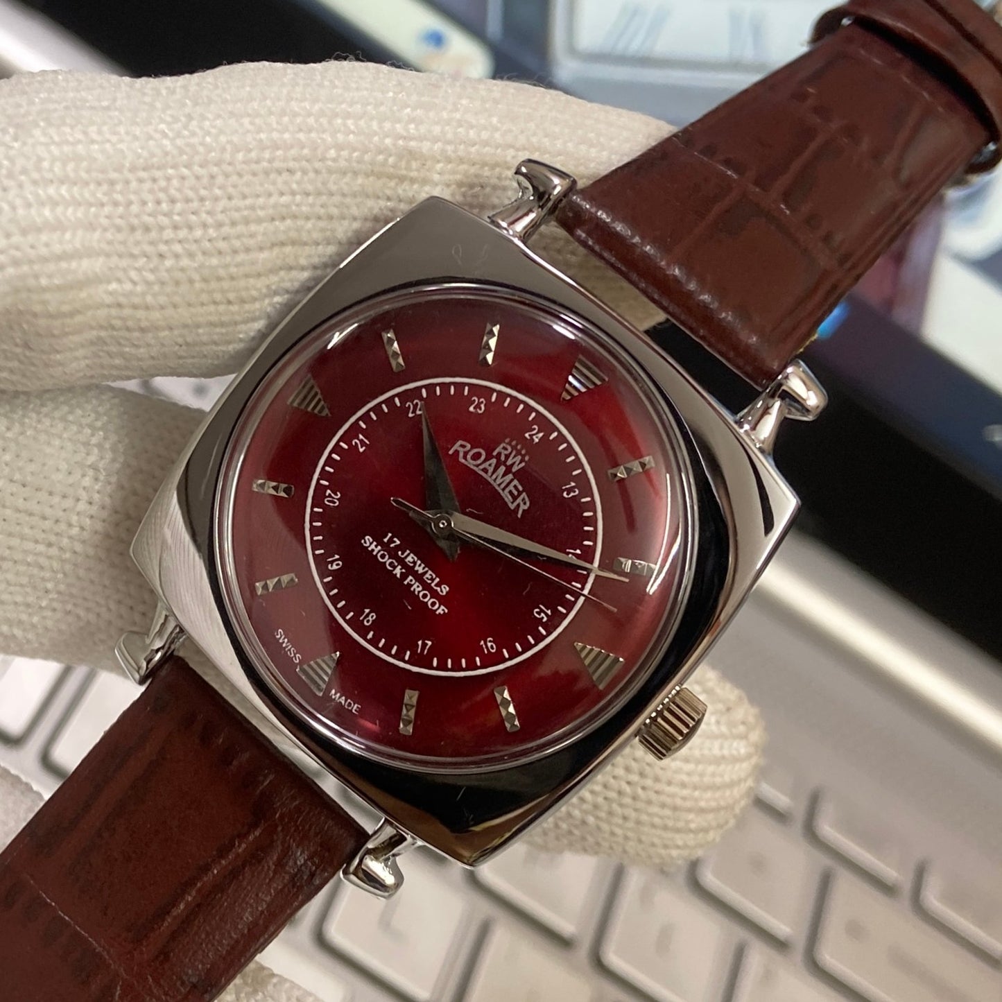 Vintage Roamer Red Face Silver Case Mechanical Hand Winding 17 jewels Brown Leather Strap Men's Wrist Watch D61