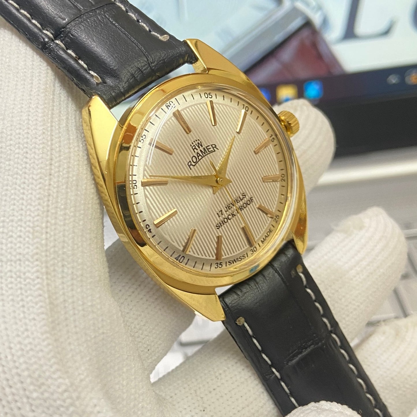 Vintage Roamer Silver Face Golden Case Mechanical Hand Winding 17 jewels Black Leather Strap Men's Wrist Watch D63