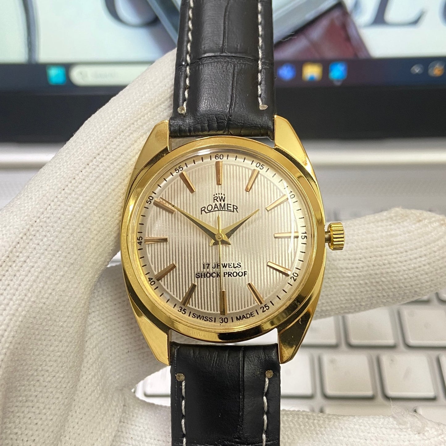 Vintage Roamer Silver Face Golden Case Mechanical Hand Winding 17 jewels Black Leather Strap Men's Wrist Watch D63
