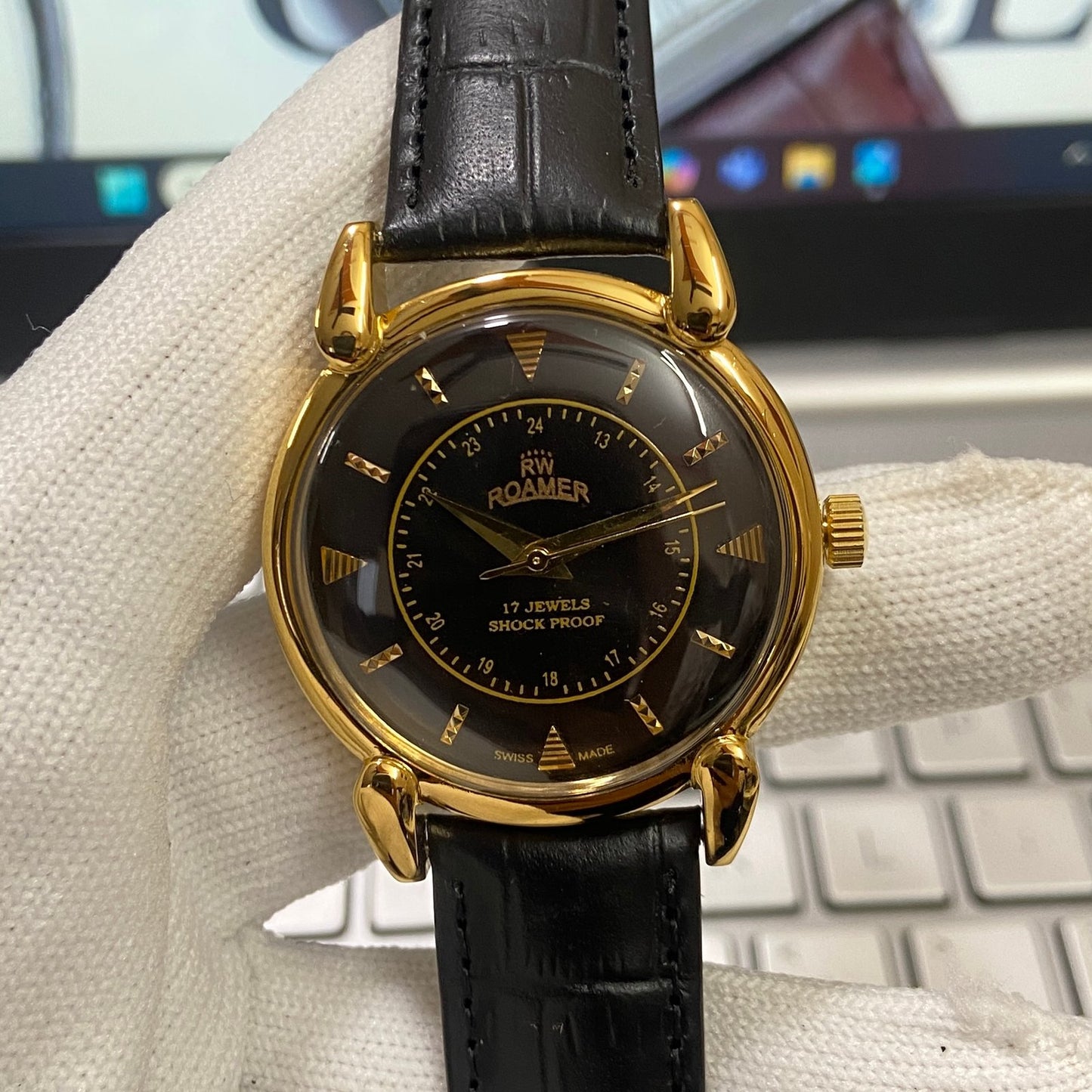 Vintage Roamer Black Face Golden Case Mechanical Hand Winding 17 jewels Black Leather Strap Men's Wrist Watch D66