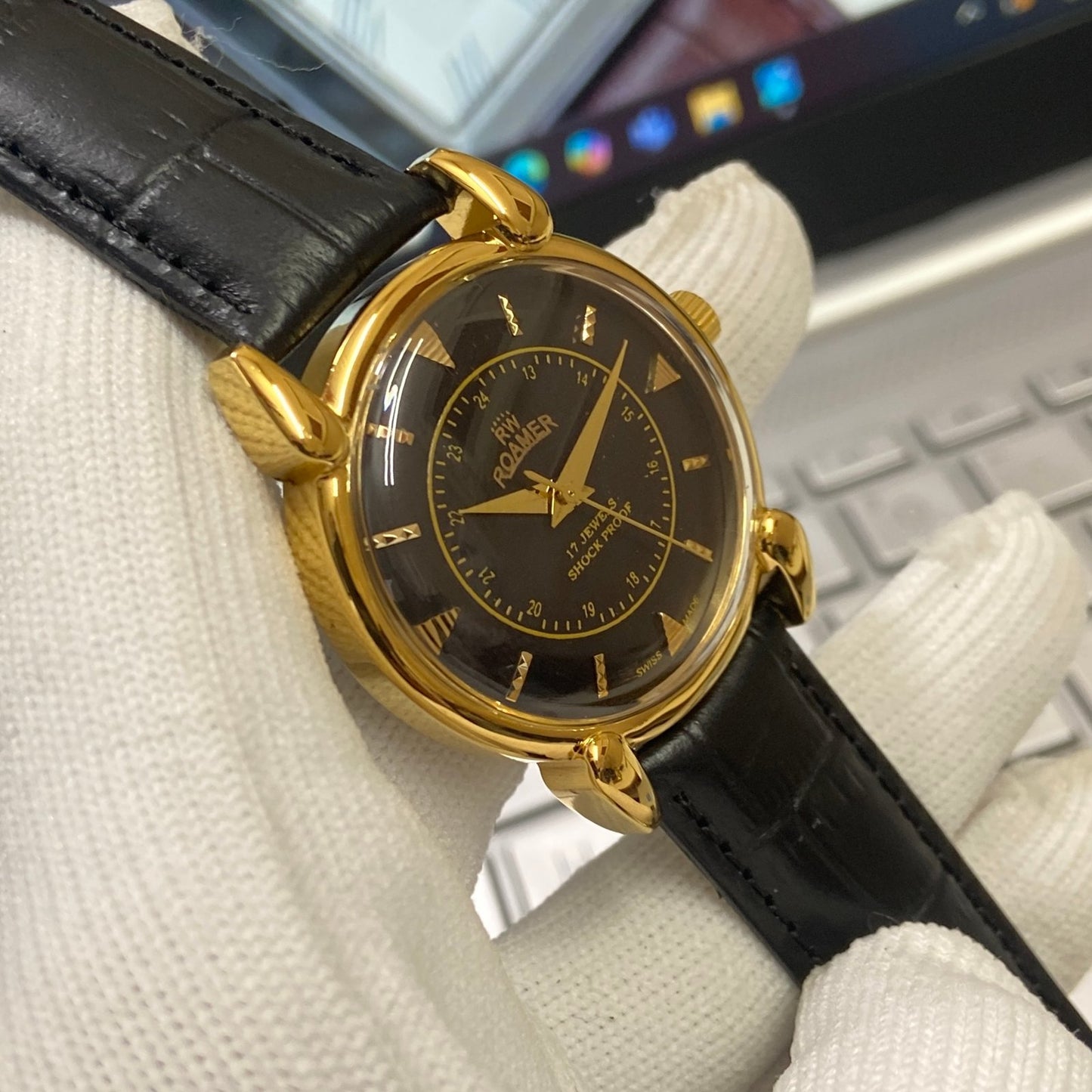 Vintage Roamer Black Face Golden Case Mechanical Hand Winding 17 jewels Black Leather Strap Men's Wrist Watch D66