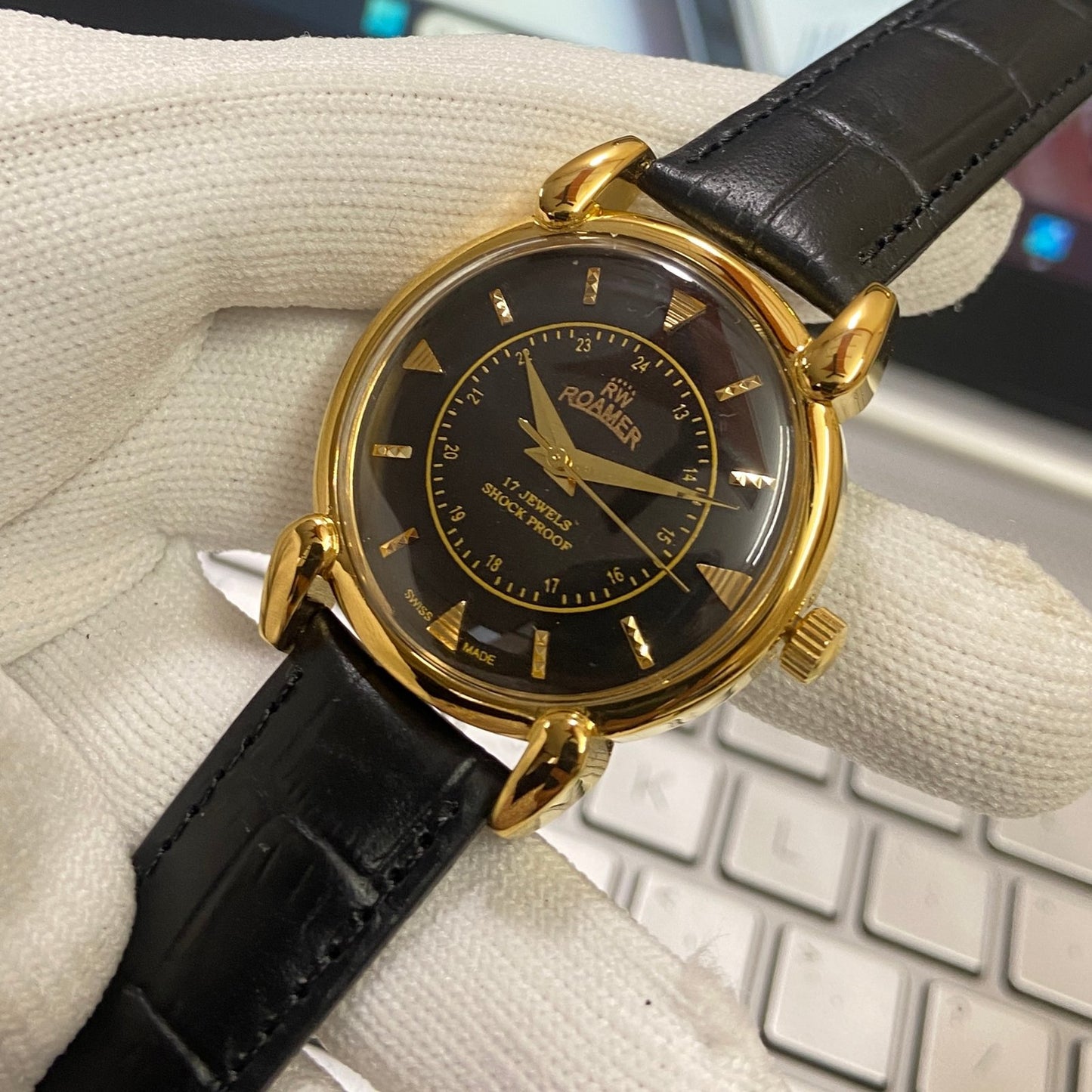 Vintage Roamer Black Face Golden Case Mechanical Hand Winding 17 jewels Black Leather Strap Men's Wrist Watch D66