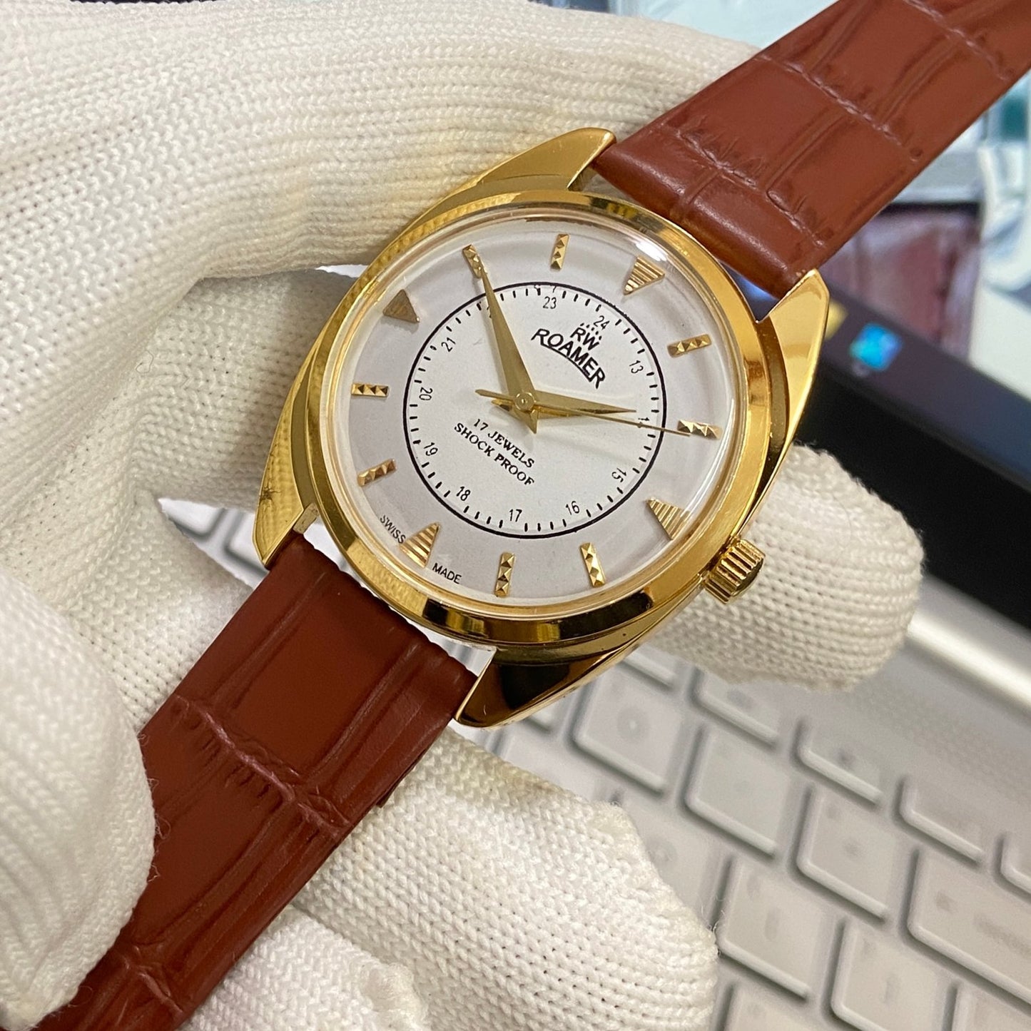 Vintage Roamer white Face Golden Case Mechanical Hand Winding 17 jewels Brown Leather Strap Men's Wrist Watch D69