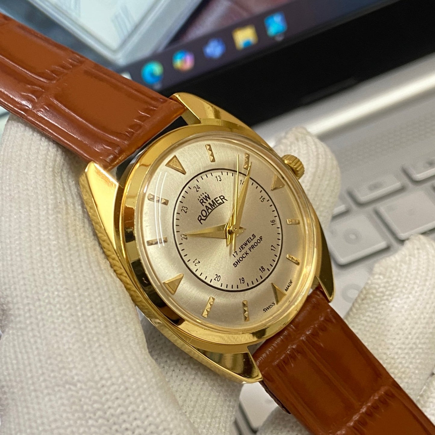 Vintage Roamer Silver Face Golden Case Mechanical Hand Winding 17 jewels Brown Leather Strap Men's Wrist Watch D70