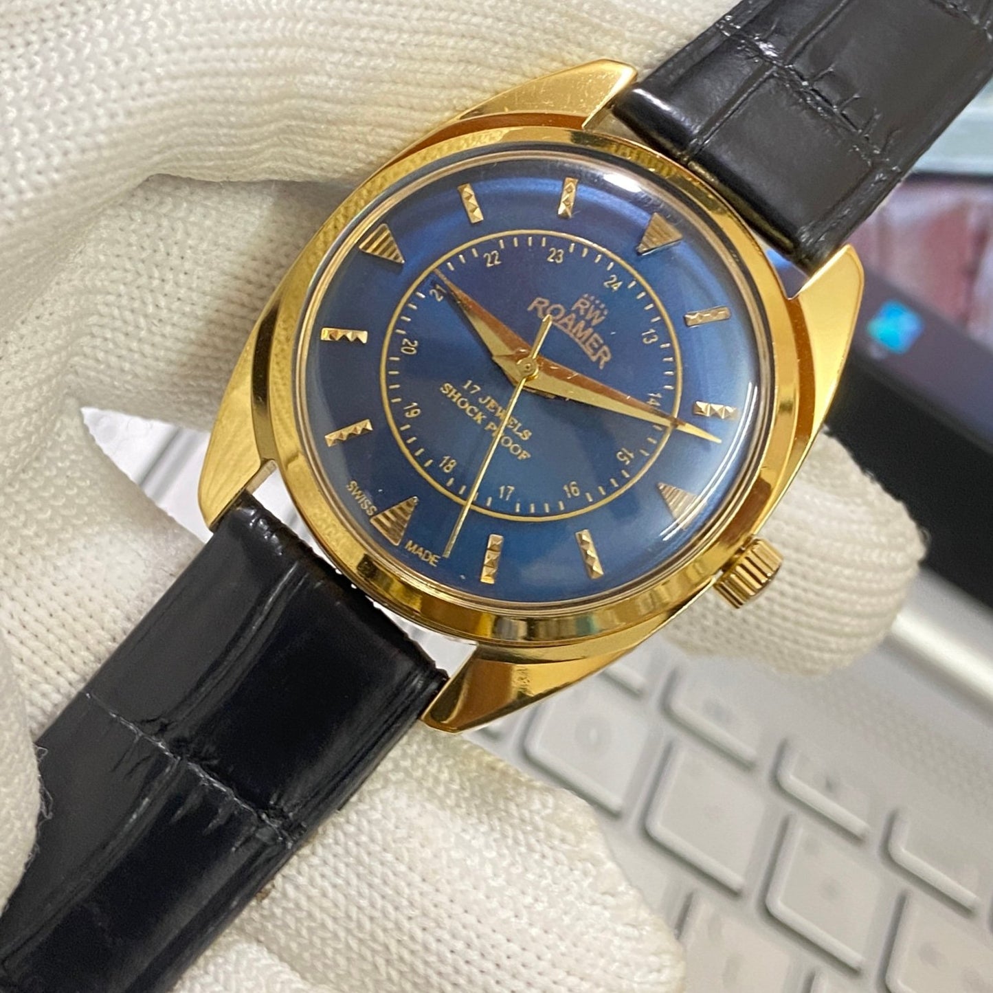 Vintage Roamer Blue Face Golden Case Mechanical Hand Winding 17 jewels Black Leather Strap Men's Wrist Watch D71