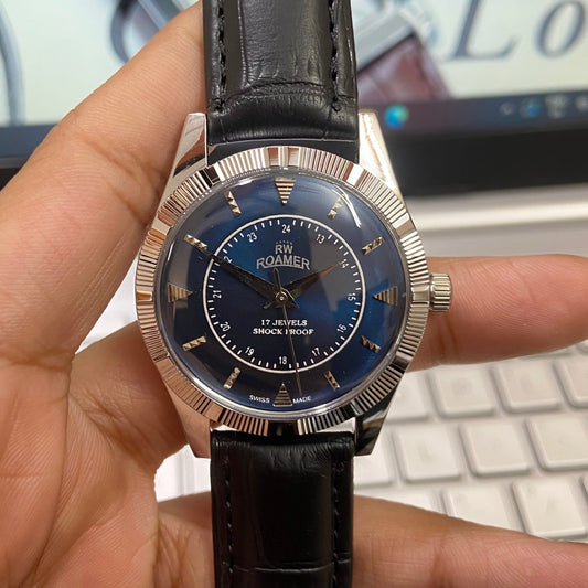 Vintage Roamer Blue Face Silver Case Mechanical Hand Winding 17 jewels Fluted Bezel Black Band Men's Wrist Watch D77