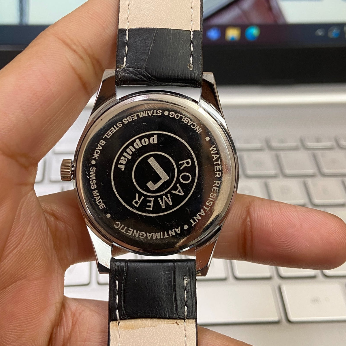 Vintage Mod Roamer White Face Silver Case Mechanical Hand Winding 17 jewels Fluted Bezel Black Band Men's Wrist Watch D78