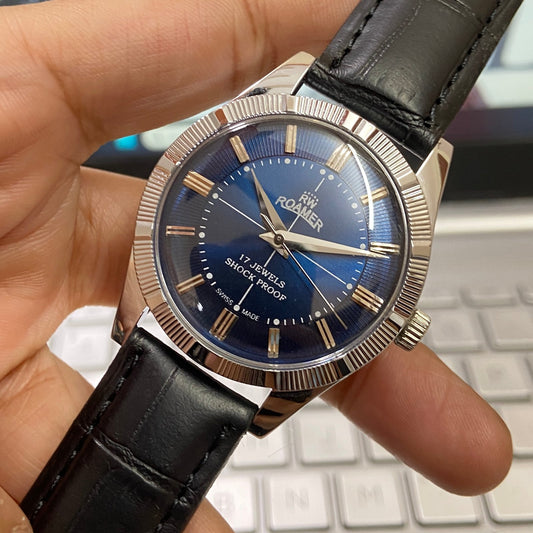 Vintage Roamer Blue Face Silver Case Mechanical Hand Winding 17 jewels Fluted Bezel Black Band Men's Wrist Watch D79