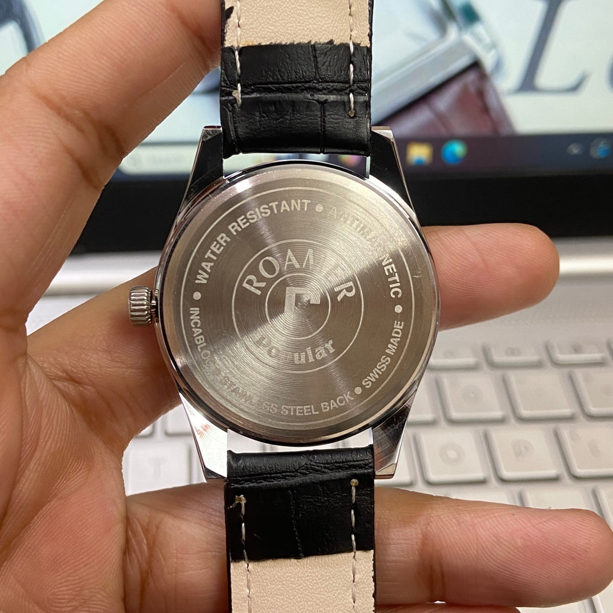Vintage Mod Roamer Red Face Silver Case Mechanical Hand Winding 17 jewels Fluted Bezel Black Band Men's Wrist Watch D81