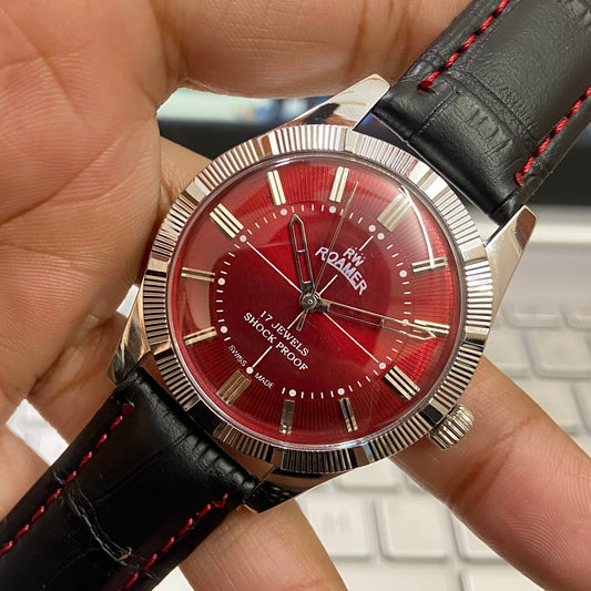 Vintage Roamer Red Face Silver Case Mechanical Hand Winding 17 jewels Fluted Bezel Black Band Men's Wrist Watch D82