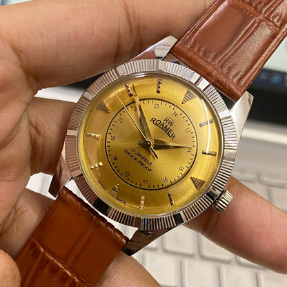 Vintage Roamer Golden Face Silver Case Mechanical Hand Winding 17 jewels Fluted Bezel Brown Band Men's Wrist Watch D83