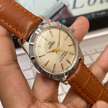 Vintage Roamer Silver Face Silver Case Mechanical Hand Winding 17 jewels Fluted Bezel Brown Band Men's Wrist Watch D84