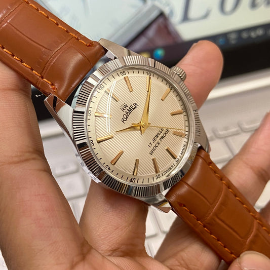 Vintage Roamer Silver Face Silver Case Mechanical Hand Winding 17 jewels Fluted Bezel Brown Band Men's Wrist Watch D84