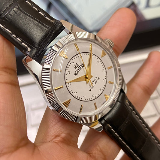 Vintage Roamer White Face Silver Case Mechanical Hand Winding 17 jewels Fluted Bezel Black Band Men's Wrist Watch D86