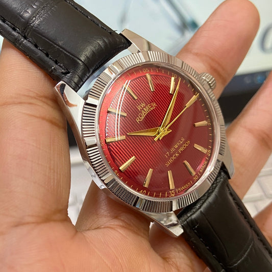 Vintage Roamer Red Face Silver Case Mechanical Hand Winding 17 jewels Fluted Bezel Black Band Men's Wrist Watch D87