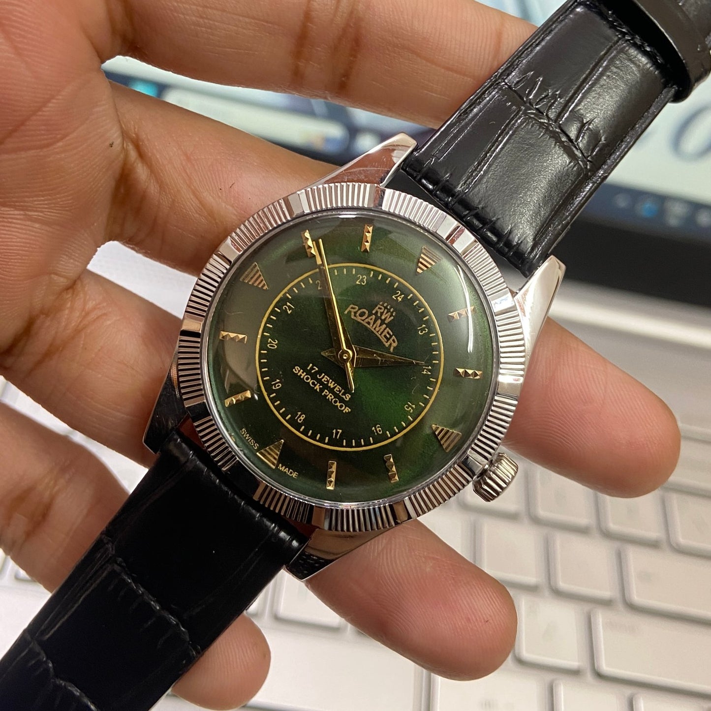 Vintage Roamer Green Face Silver Case Mechanical Hand Winding 17 jewels Fluted Bezel Black Band Men's Wrist Watch D88