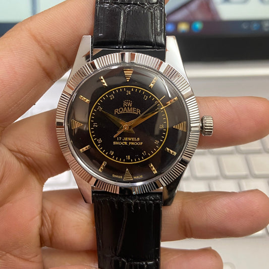 Vintage Roamer Black Face Silver Case Mechanical Hand Winding 17 jewels Fluted Bezel Black Band Men's Wrist Watch D89