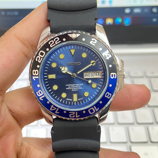 Vintage Seiko MarineMaster Automatic Blue Face Cal. 6309 Rotating Bezel Day-Date Black Silicone Strap Men's Wrist Watch E09