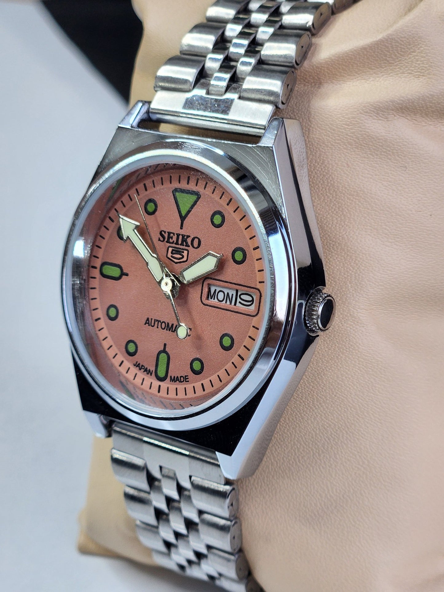 Vintage Mod Seiko 5 Automatic 6309A 17 Jewels Japan Men's Day-Date Peach Face Wrist Watch E11