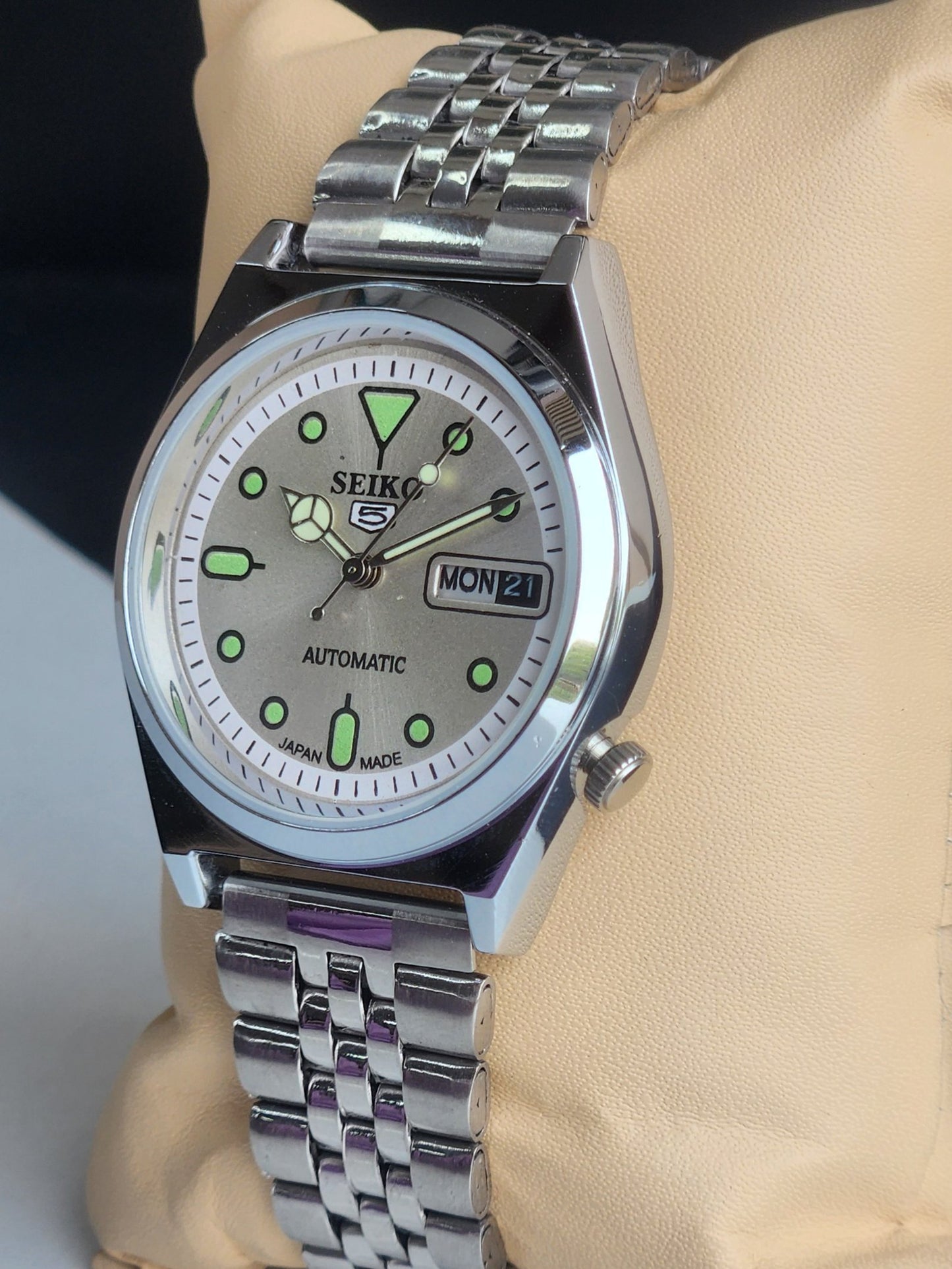 Vintage Mod Seiko 5 Automatic 6309A 17 Jewels Japan Men's Day-Date Silver Face Wrist Watch E26