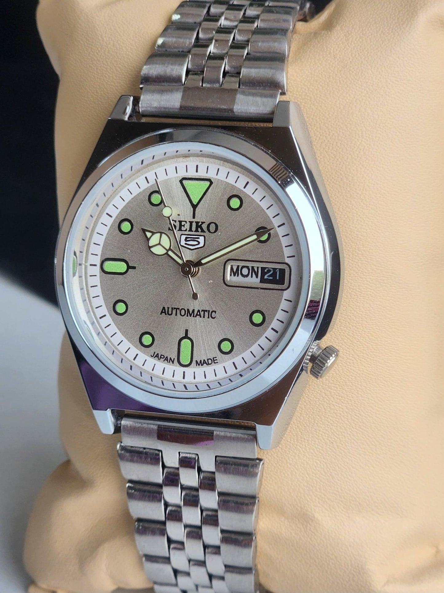 Vintage Mod Seiko 5 Automatic 6309A 17 Jewels Japan Men's Day-Date Silver Face Wrist Watch E26