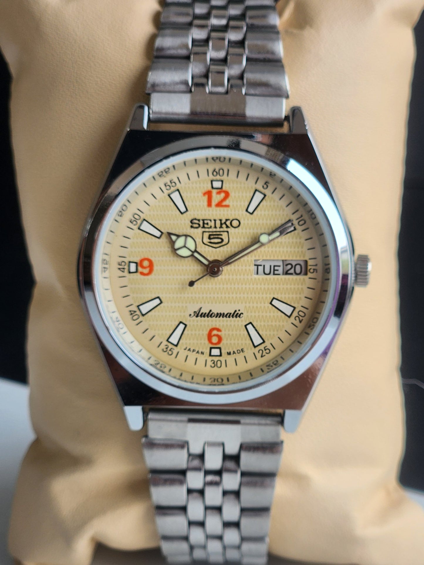 Vintage Mod Seiko 5 Automatic 6309A 17 Jewels Japan Men's Day-Date Yellow Face Wrist Watch E28
