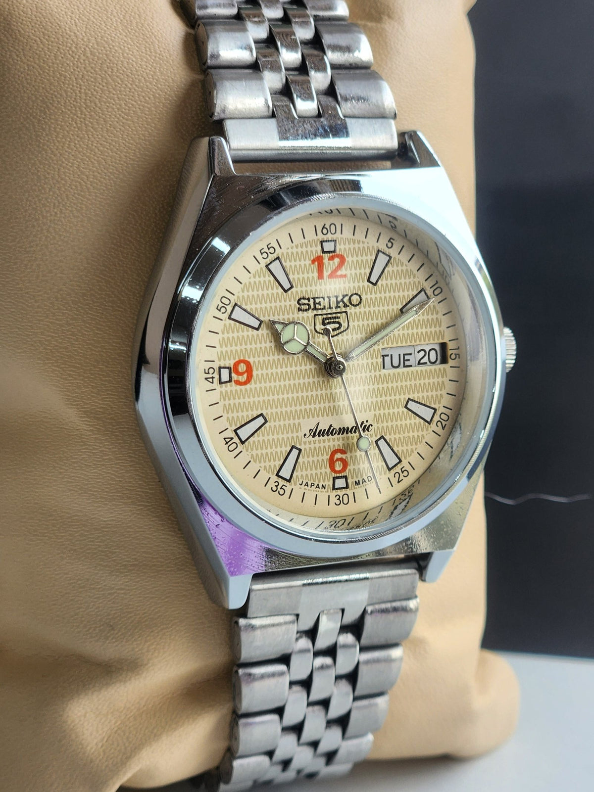 Vintage Mod Seiko 5 Automatic 6309A 17 Jewels Japan Men's Day-Date Yellow Face Wrist Watch E28