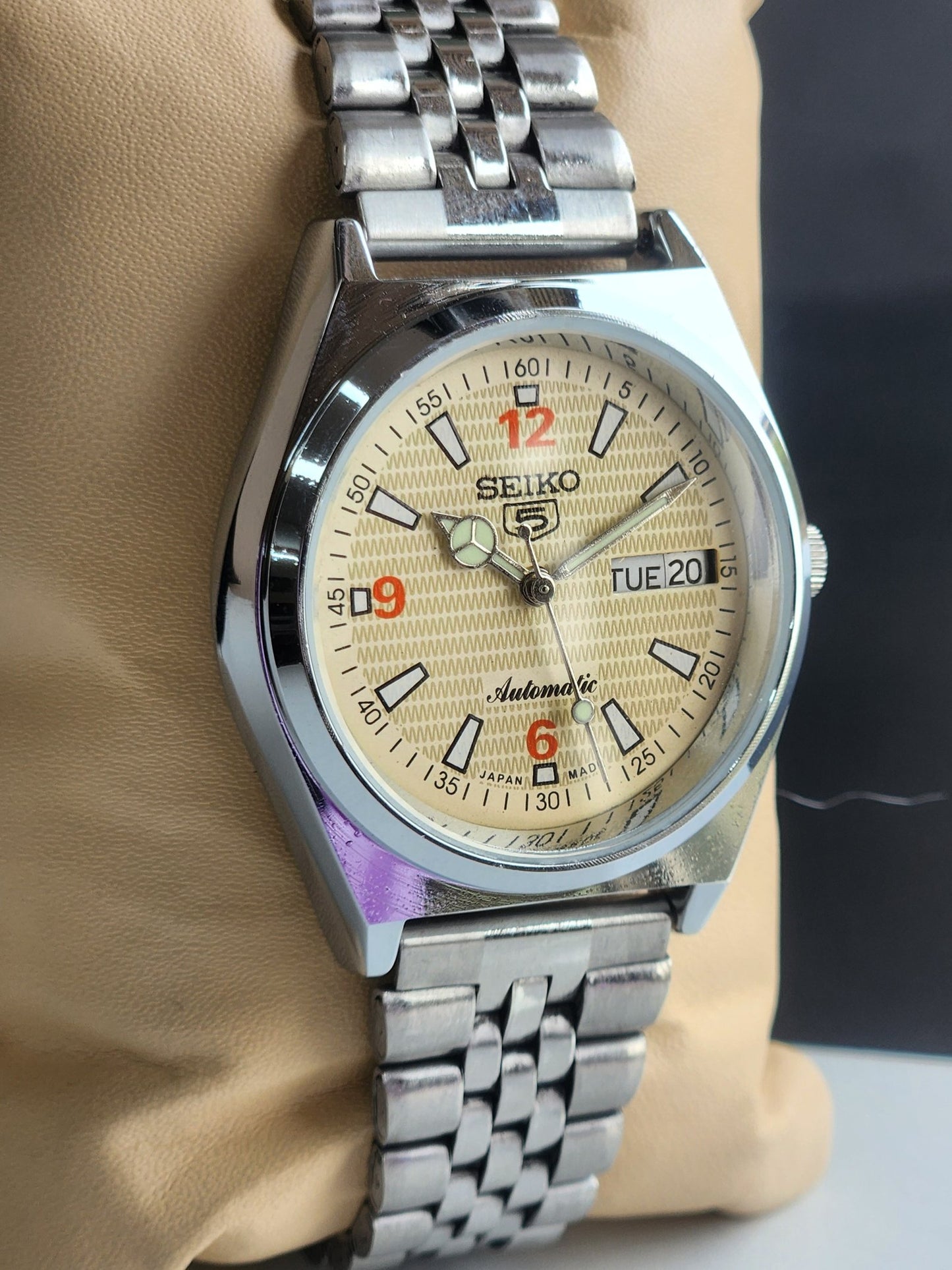 Vintage Mod Seiko 5 Automatic 6309A 17 Jewels Japan Men's Day-Date Yellow Face Wrist Watch E28