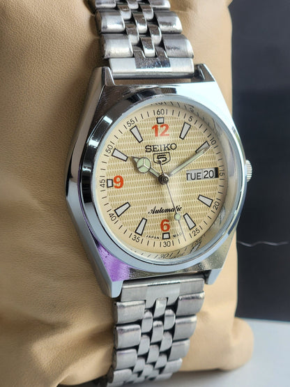 Vintage Mod Seiko 5 Automatic 6309A 17 Jewels Japan Men's Day-Date Yellow Face Wrist Watch E28