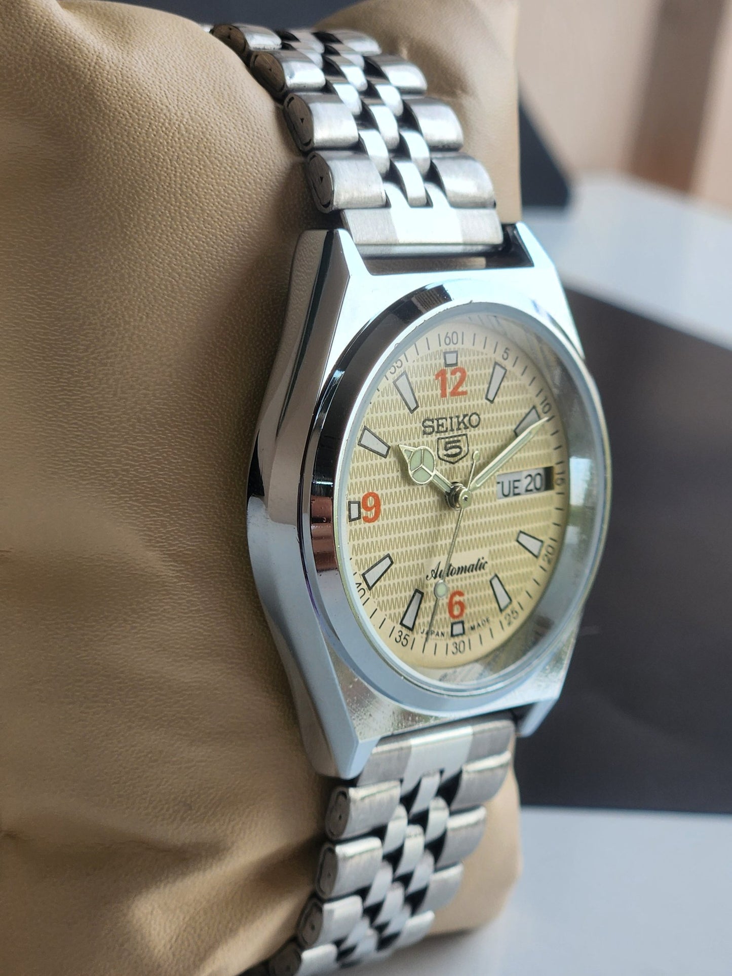 Vintage Mod Seiko 5 Automatic 6309A 17 Jewels Japan Men's Day-Date Yellow Face Wrist Watch E28