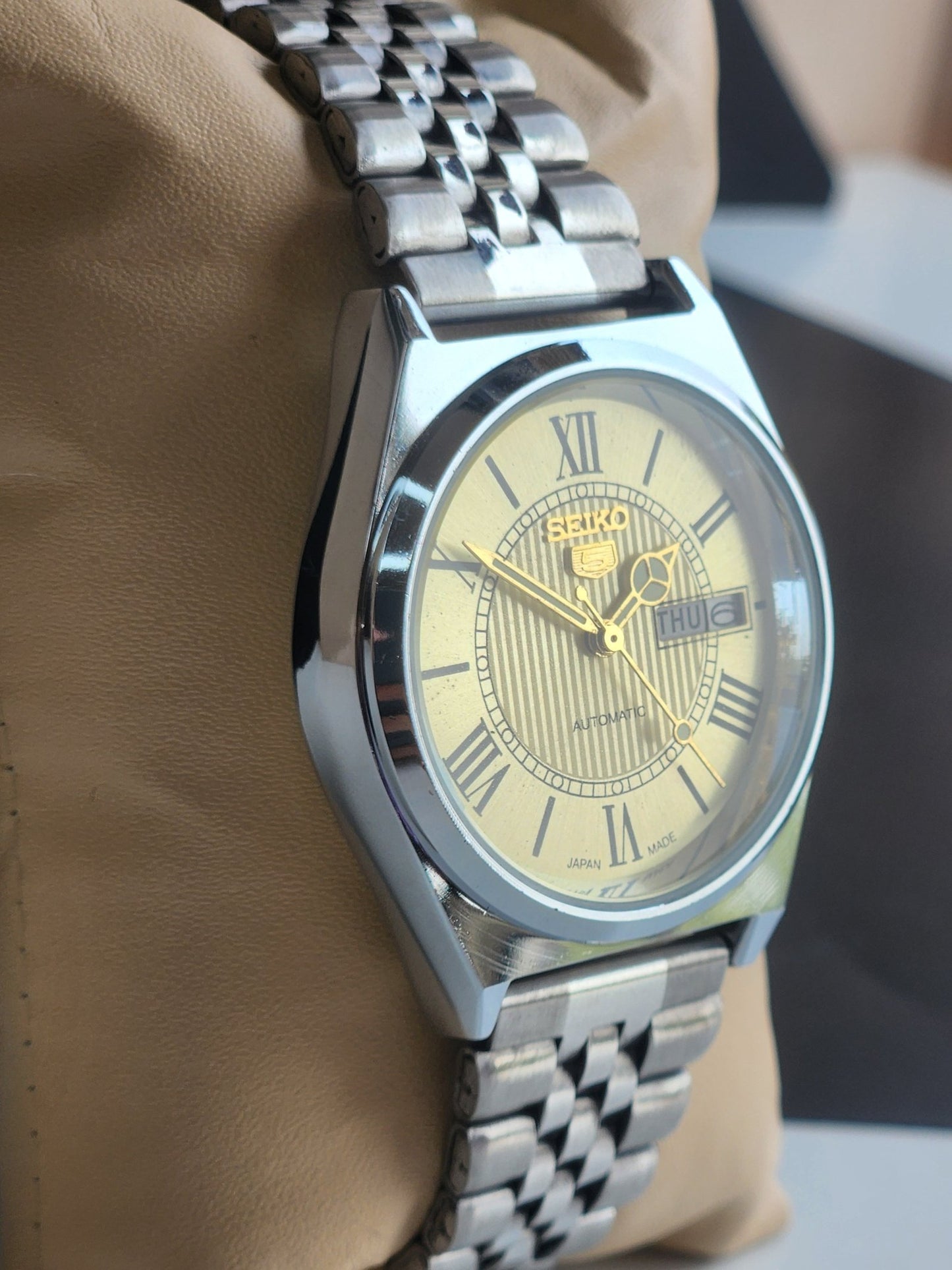 Vintage Mod Seiko 5 Automatic 6309A 17 Jewels Japan Men's Day-Date Golden Face Wrist Watch E29