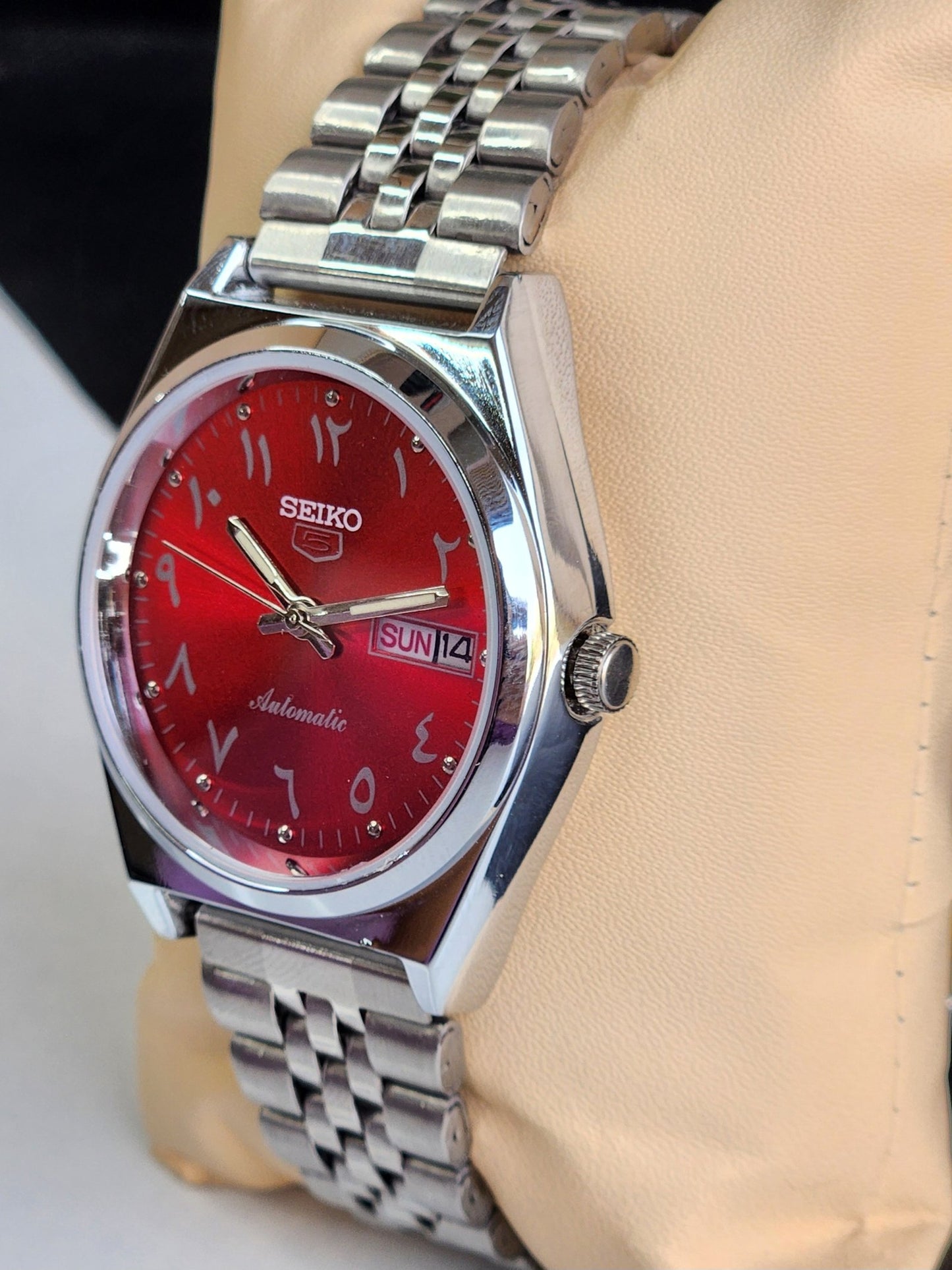 Vintage Mod Seiko 5 Automatic Arabic Red Face 6309A 17 Jewels Japan Men's Day-Date Wrist Watch E32