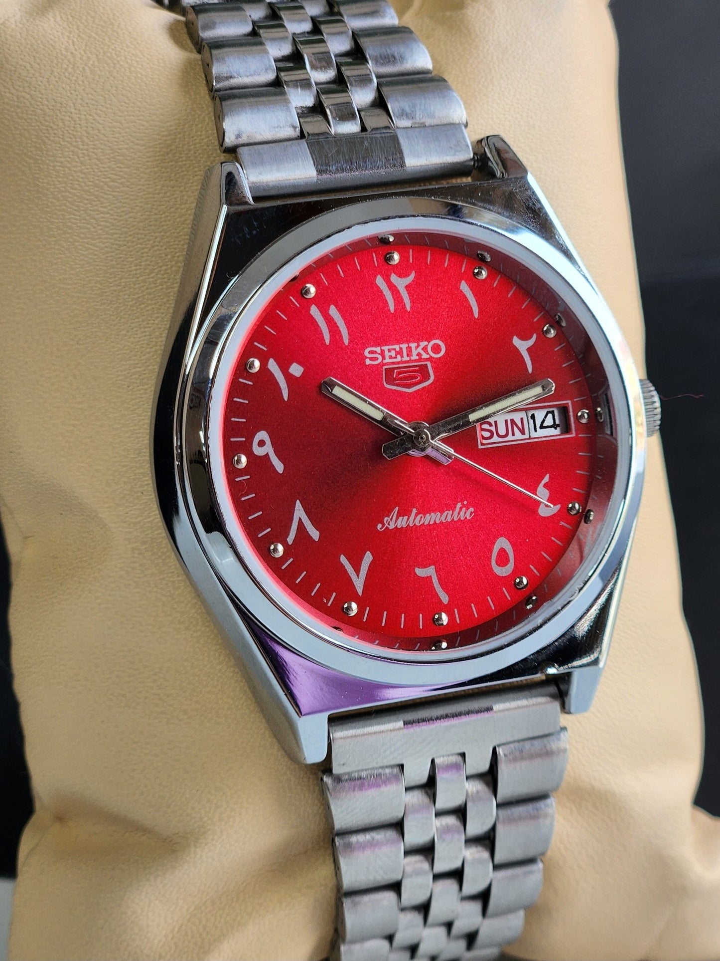 Vintage Mod Seiko 5 Automatic Arabic Red Face 6309A 17 Jewels Japan Men's Day-Date Wrist Watch E32