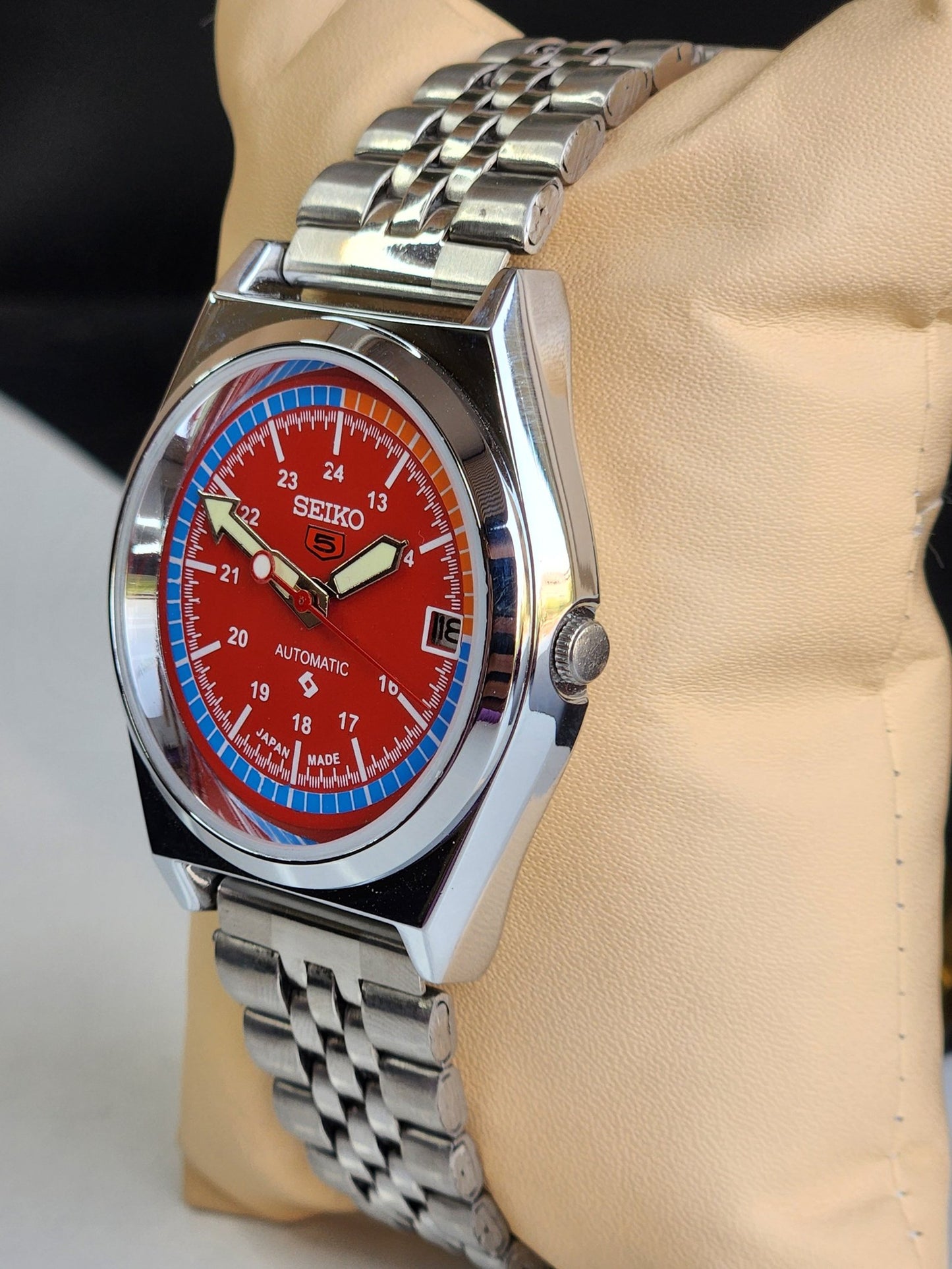Vintage Mod Seiko 5 Automatic Red Face 6309A 17 Jewels Japan Men's Date Wrist Watch E39