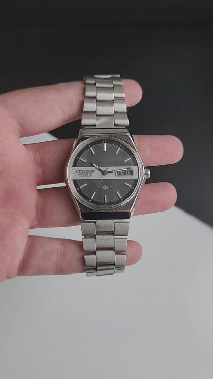 Vintage Original Citizen Automatic 8200 Grey Face 21 Jewels With Exhibition Back Day-Date Japanese Men's Wrist Watch IN46